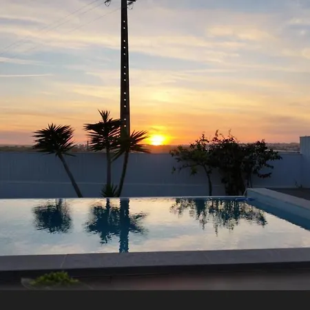 Villa The Floating Sunset Silveira (Lisbon)